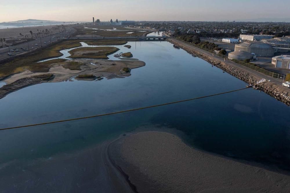 Vertido de crudo en las costas de California