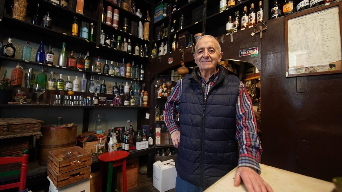 Bernardo Anabitarte, dueño de Vinos y Licores Ezeiza