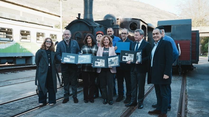 El Gobierno vasco y Correos presentan dos sellos dedicados al tren de vapor de Euskotren y al oficio de fogonero