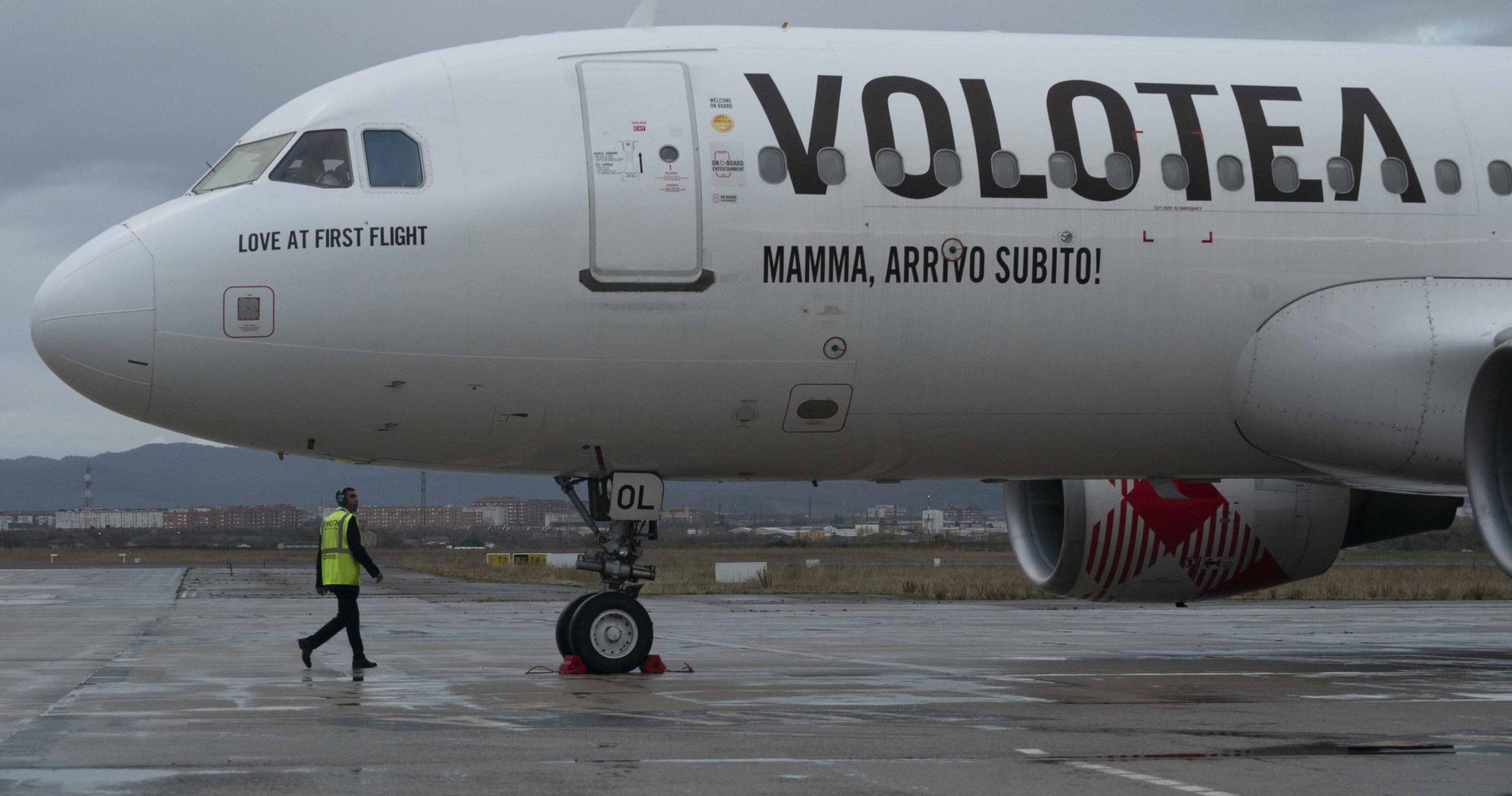 En imágenes: Foronda estrena los vuelos regulares a Barcelona y Madrid