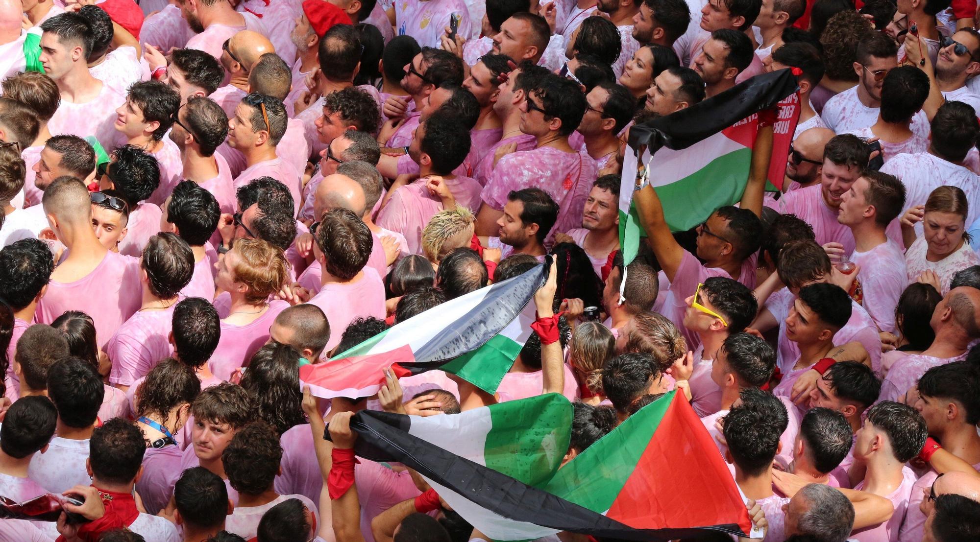 Fotos del  Chupinazo de San Fermín 2025 en Pamplona: ¡La fiesta más internacional se enciende con un grito solidario por Palestina!