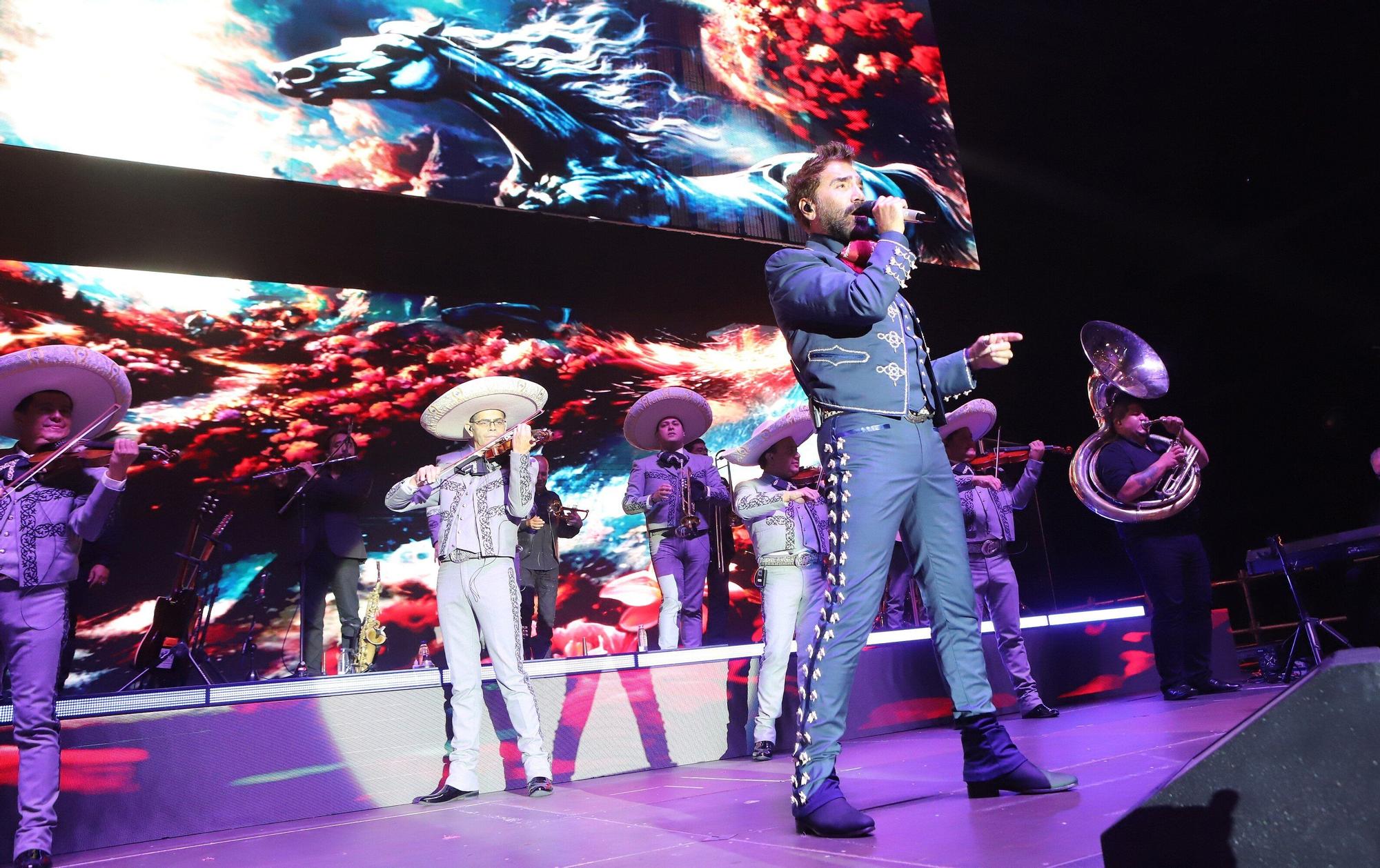 Fotos del concierto de Alejandro Fernández en el Navarra Arena