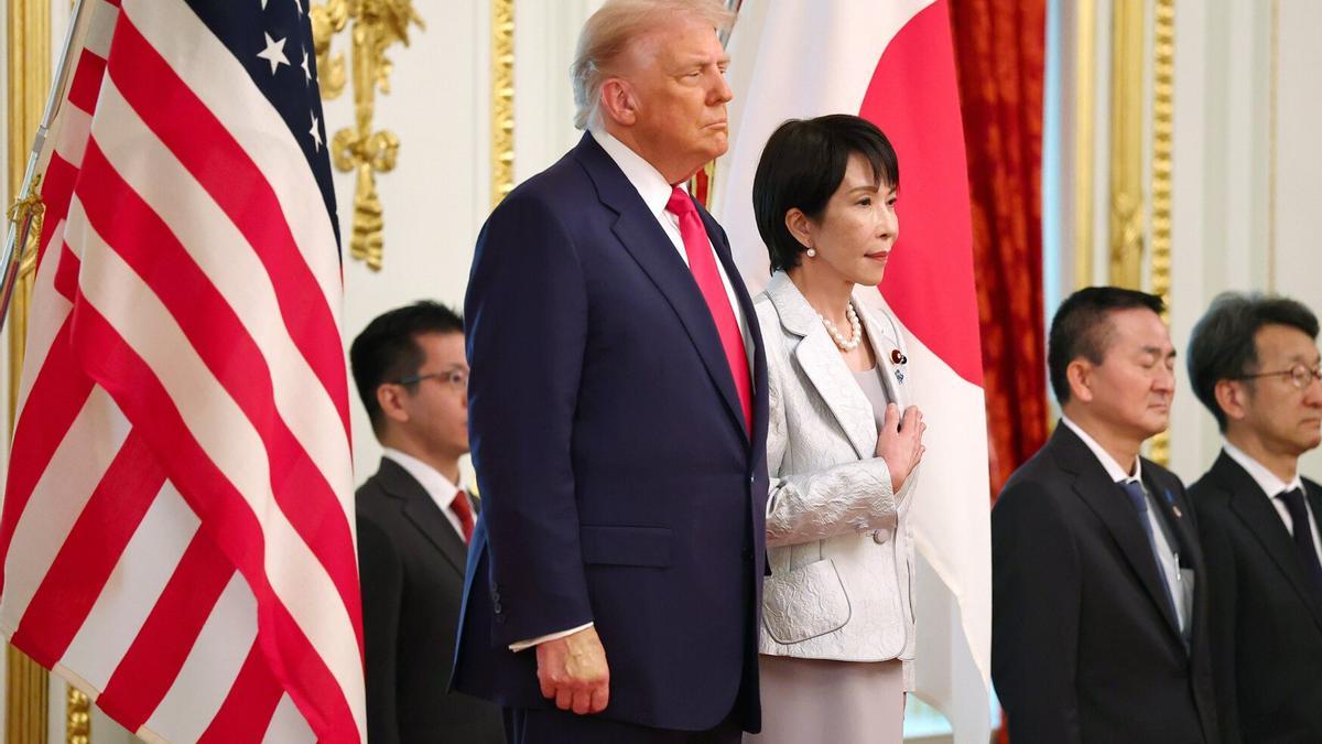 La primera ministra de Japón, Sanae Takaichi, ha mantenido un encuentro bilateral este martes en el palacio Akasaka de Tokio con el presidente de Estados Unidos, Donald Trump. La primera ministra de Japón, Sanae Takaichi, ha mantenido un encuentro bilateral este martes en el palacio Akasaka de Tokio con el presidente de Estados Unidos, Donald Trump.