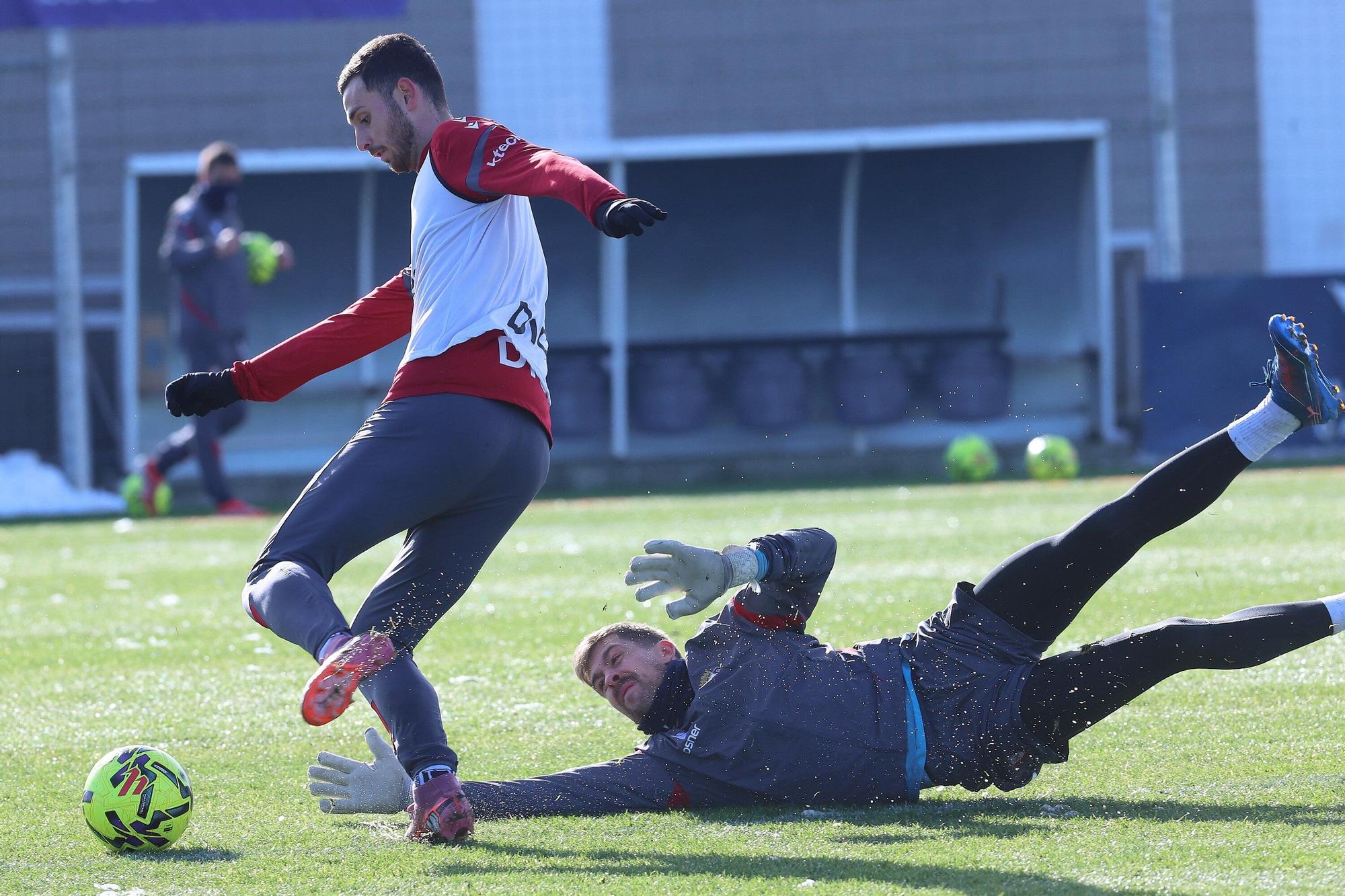 Fotos del entrenamiento de Osasuna (viernes 21 de noviembre de 2025)
