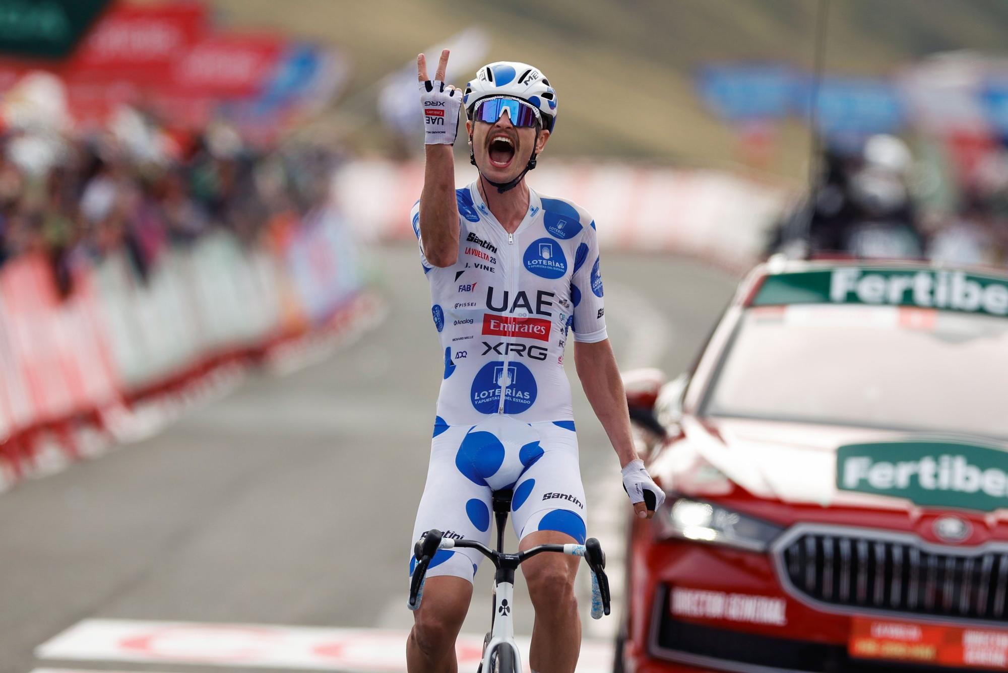Fotos de la etapa navarra de La Vuelta 25 entre Sendaviva y Larra - Belagua