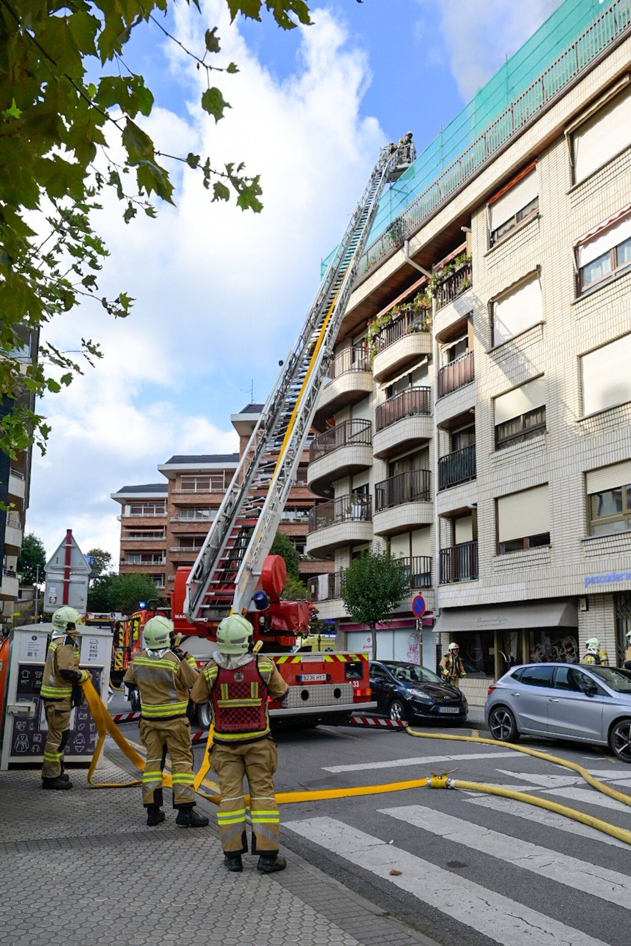 [Fotos] Se incendia un bloque de viviendas en Zumaia
