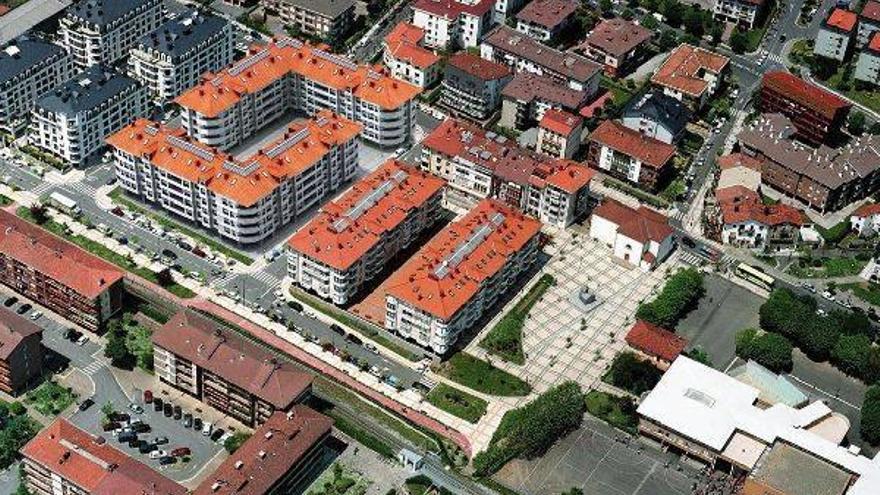 Fotomontaje de las 150 viviendas previstas (en forma de dos &quot;L&quot;), en la parcela de Kortazar de Zarautz.