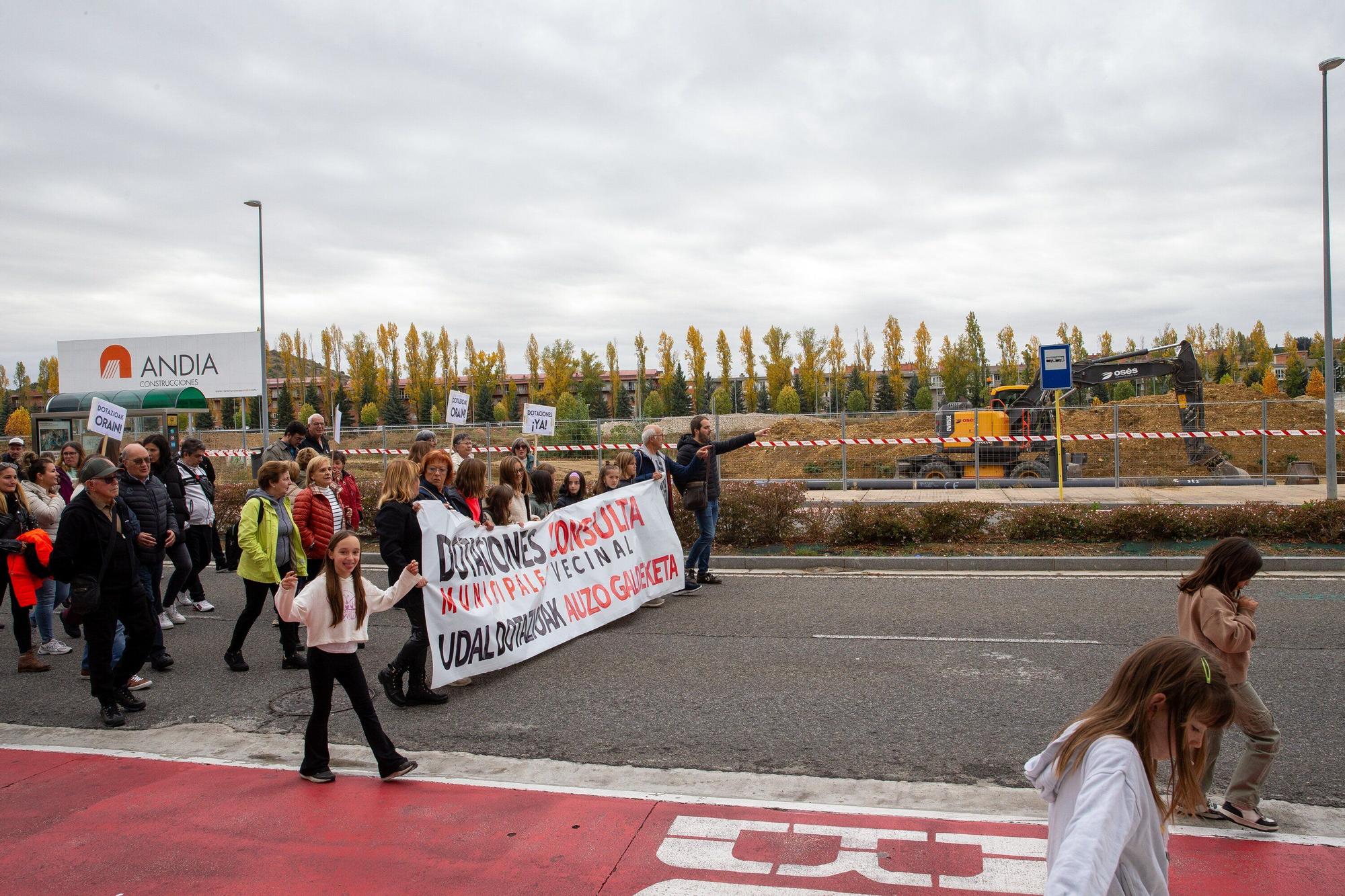 Manifestación del vecindario de Erripagaña para exigir dotaciones