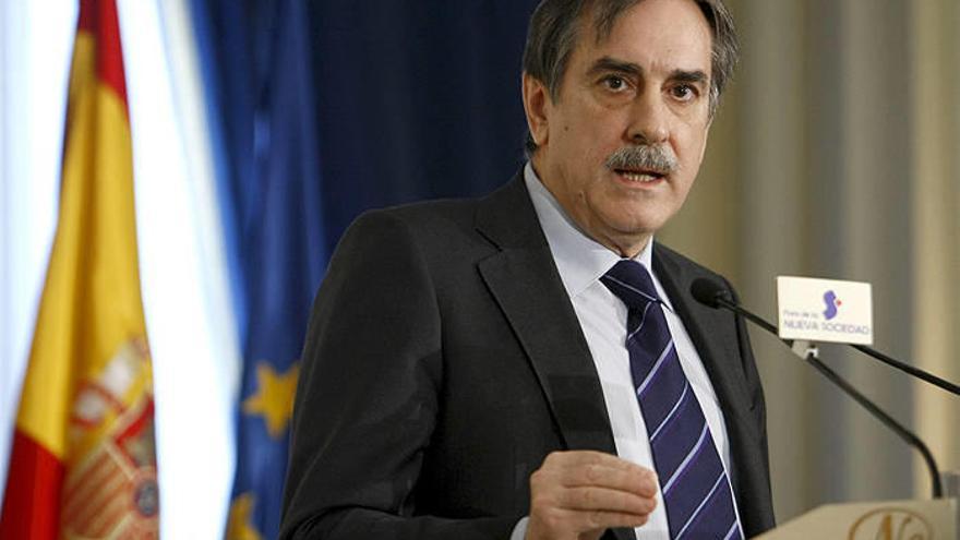 El ministro de Trabajo e Inmigración, Valeriano Gómez, durante su intervención.