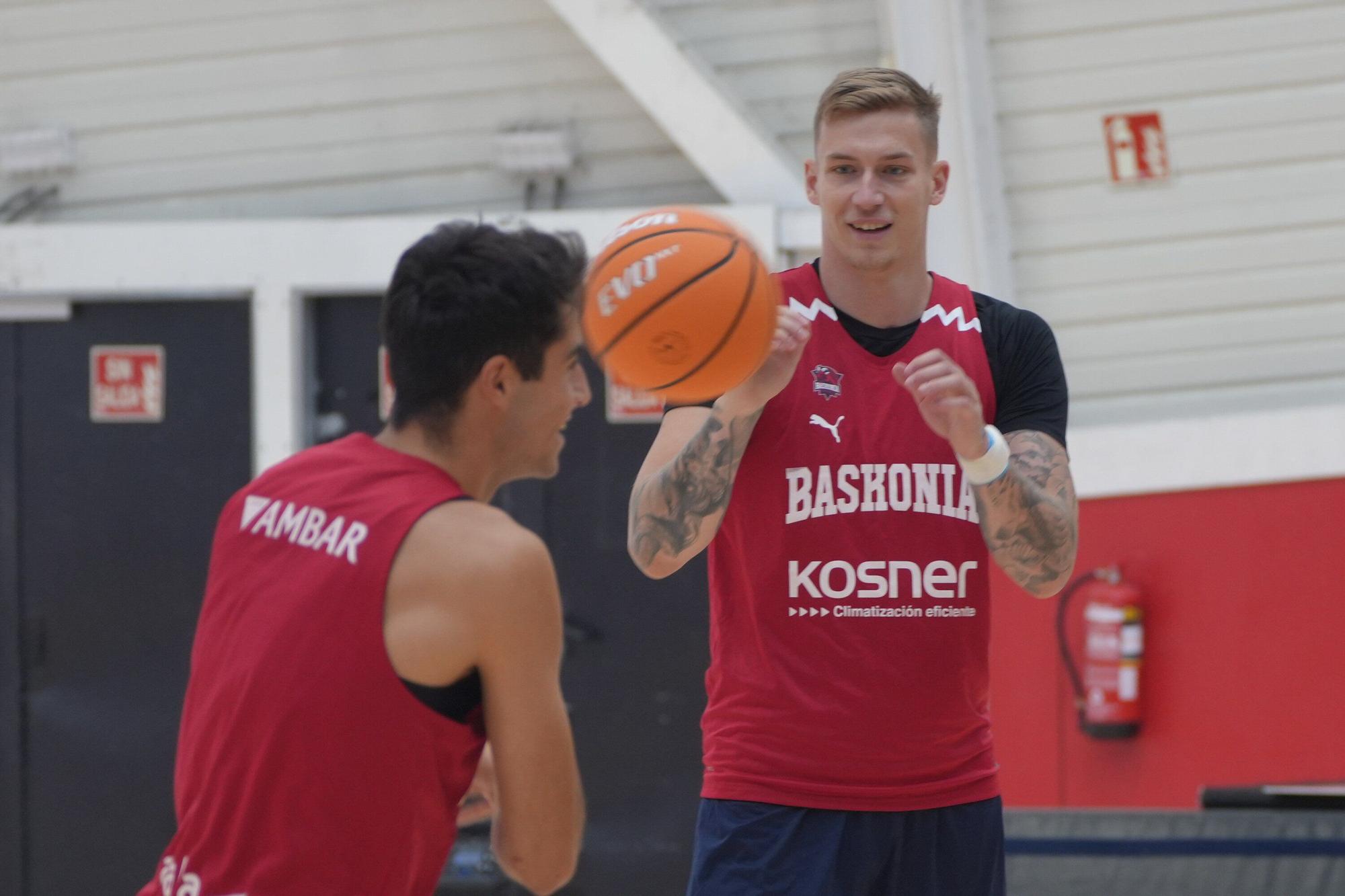 En imágenes: Así entrena el Baskonia bajo las órdenes de Galbiati