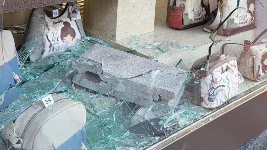 Robos en Barakaldo: “Cuesta mucho levantar la persiana cada mañana y los robos desmoralizan y te generan desidia”