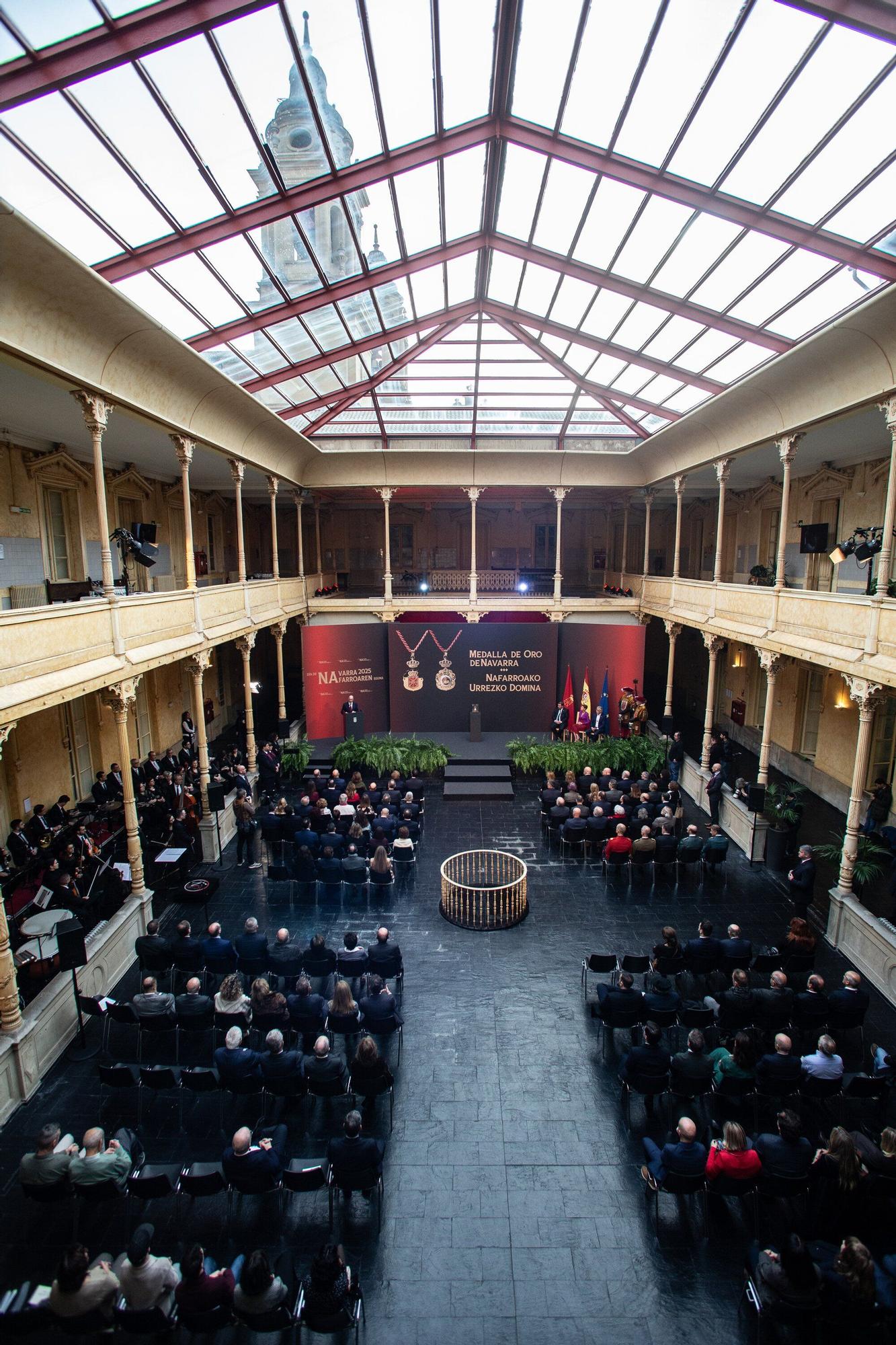 Fotos de la entrega de la Medalla de Oro de Navarra a Manuel Torres a título póstumo