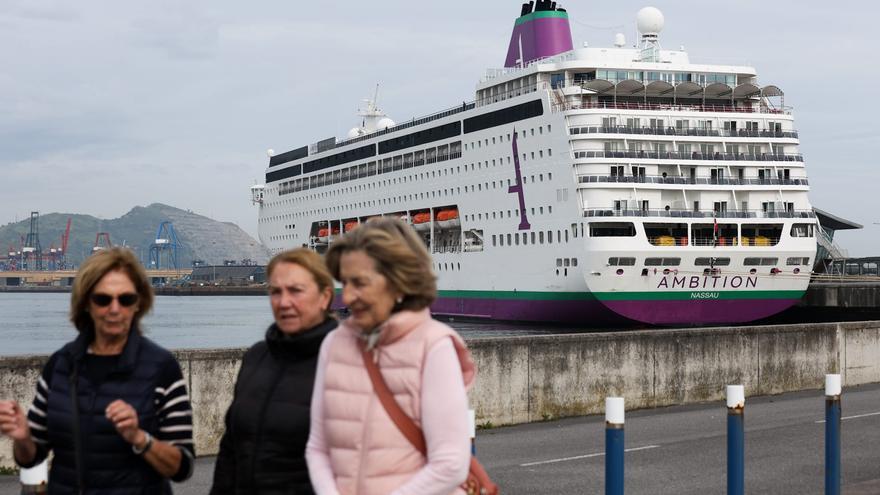 Atraca en Getxo el crucero 'Ambition', afectado por un brote de gastroentritis aguda