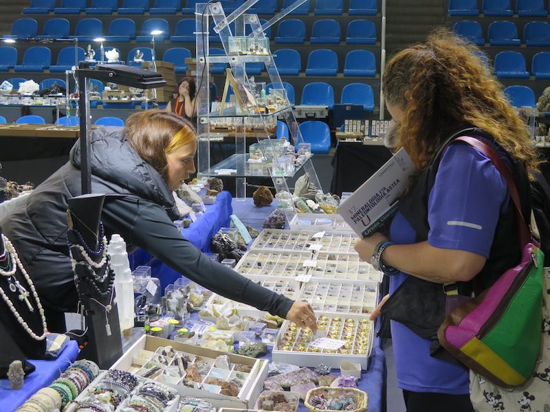 Los minerales, los fósiles y los dinosaurios toman Urretxu