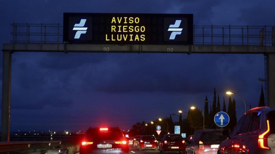 Alerta roja por lluvias en Valencia: la Generalitat aconseja a la población extremar las precauciones este lunes