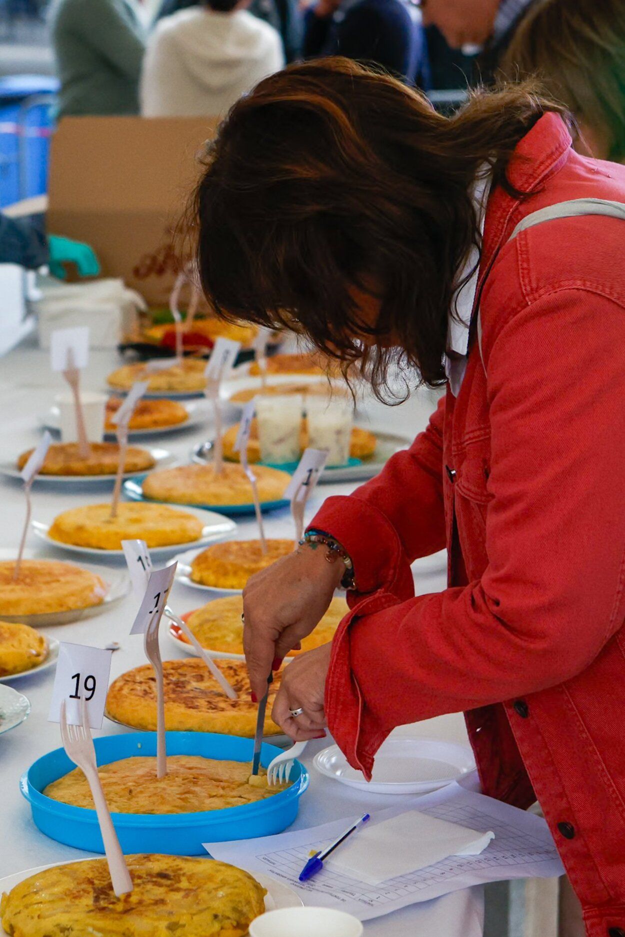 Fotos del concurso de tortilla de patata en Villava-Atarrabia
