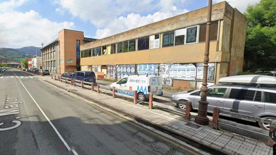 Un herido con quemaduras de cierta gravedad en un incendio en un pabellón en Lasarte-Oria