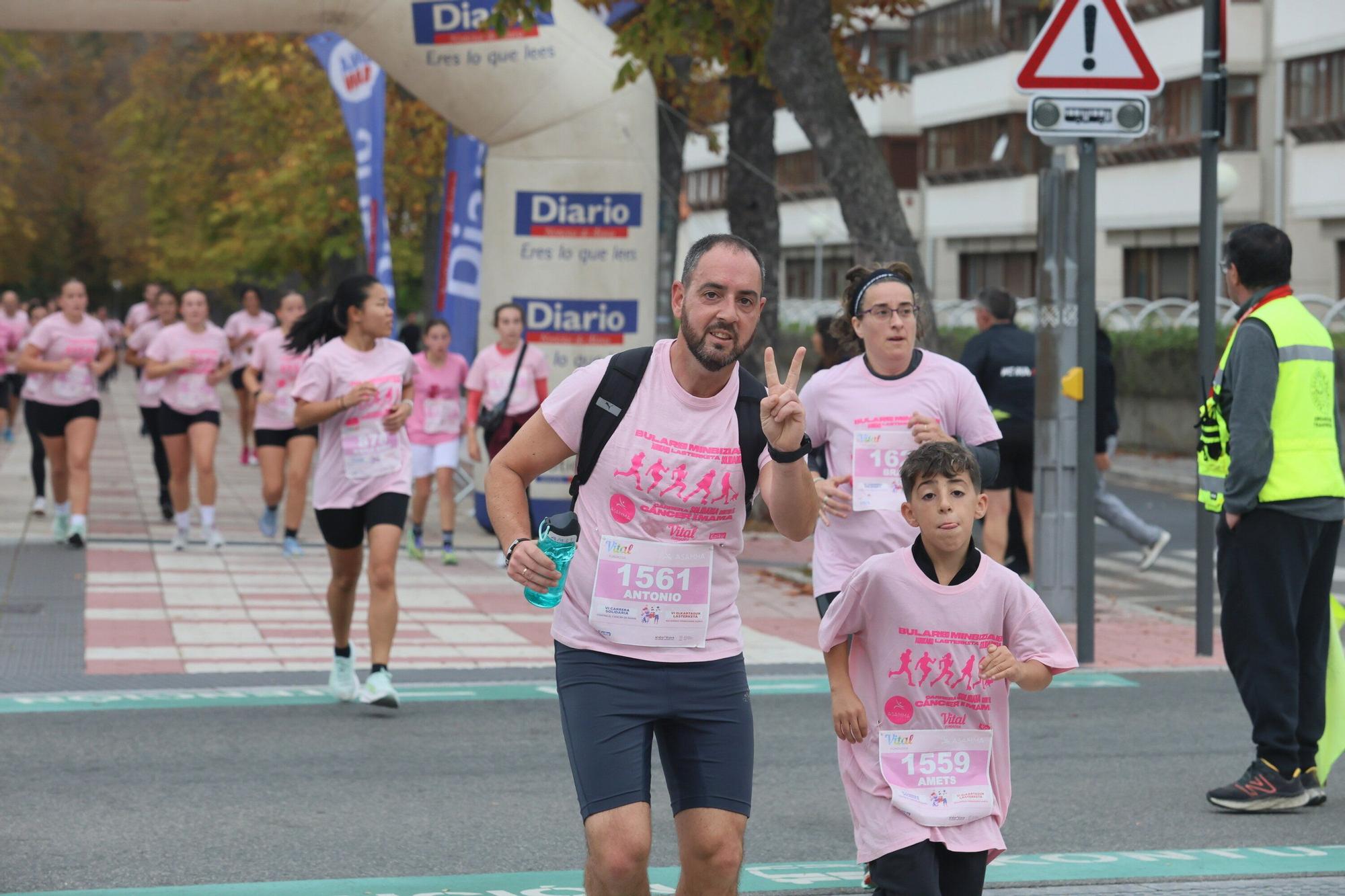 En imágenes: Vitoria se vuelca con la VI Carrera Solidaria contra el Cáncer de Mama