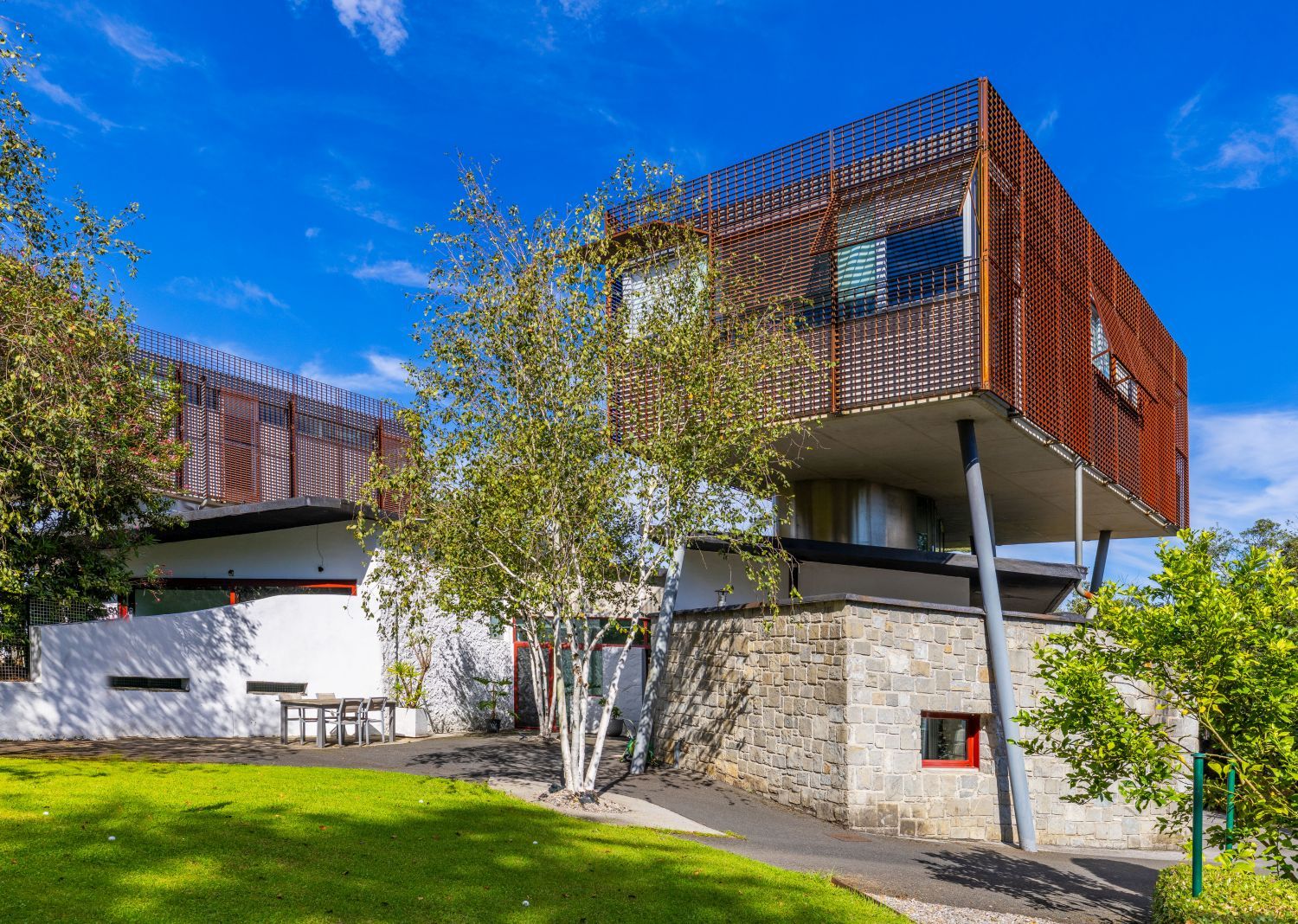 Exclusiva Villa Bifamiliar en venta en un paraíso, ubicada en el Alto de Zorroaga, en San Sebastián