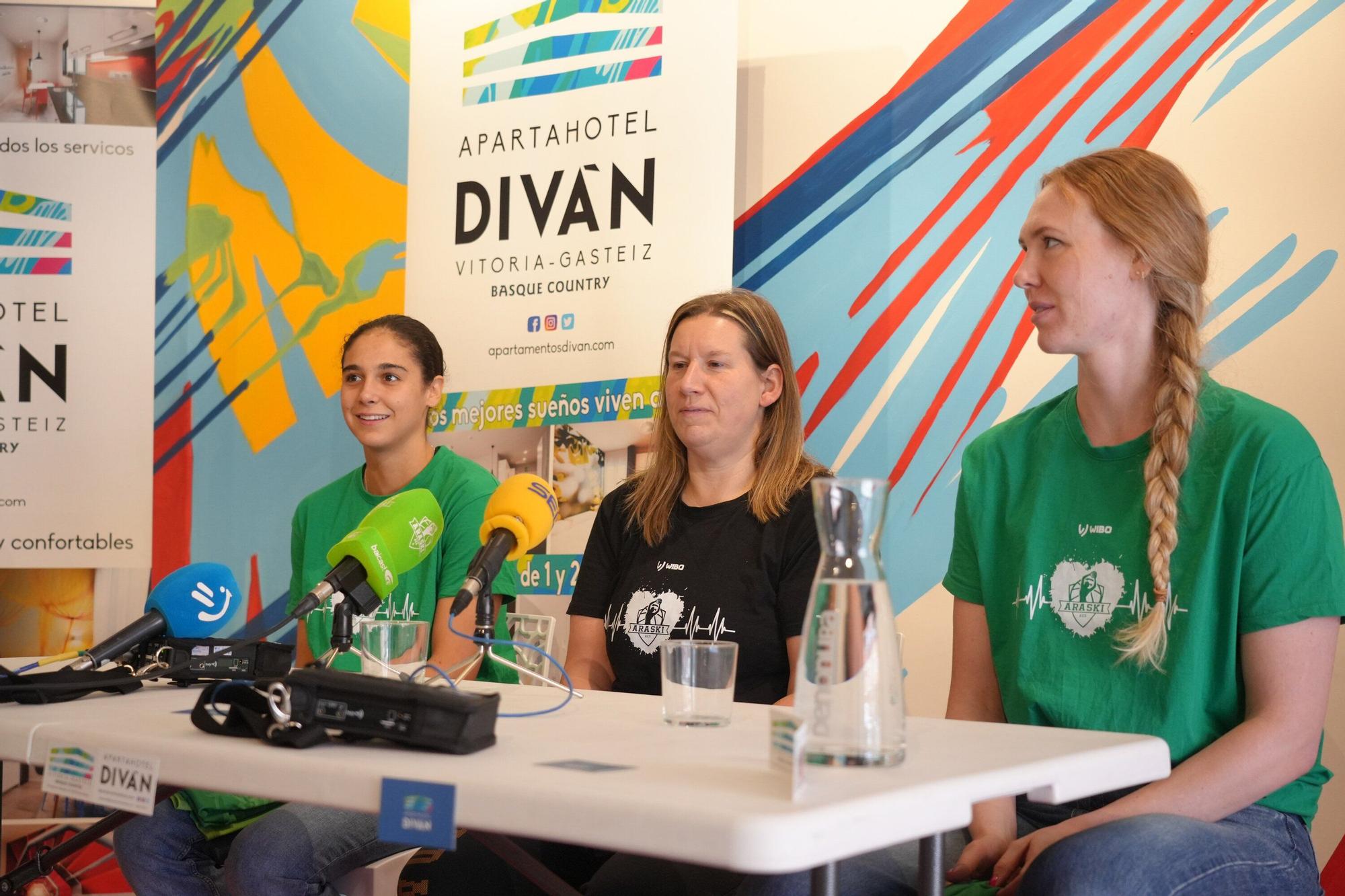 Presentación de Mireya Sanz y Quinn Dornstauder como jugadoras de Kutxabank Araski en los Apartamentos Divan