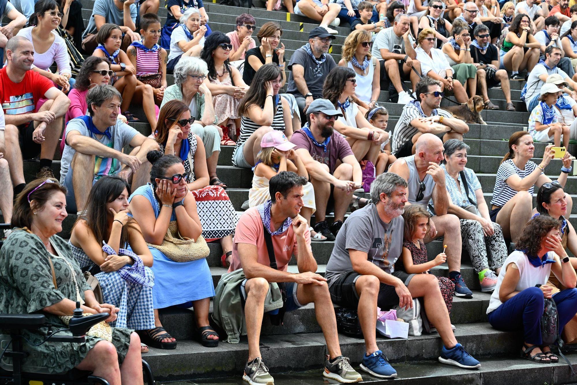 En imágenes: el teatro sale a la calle en Aste Nagusia