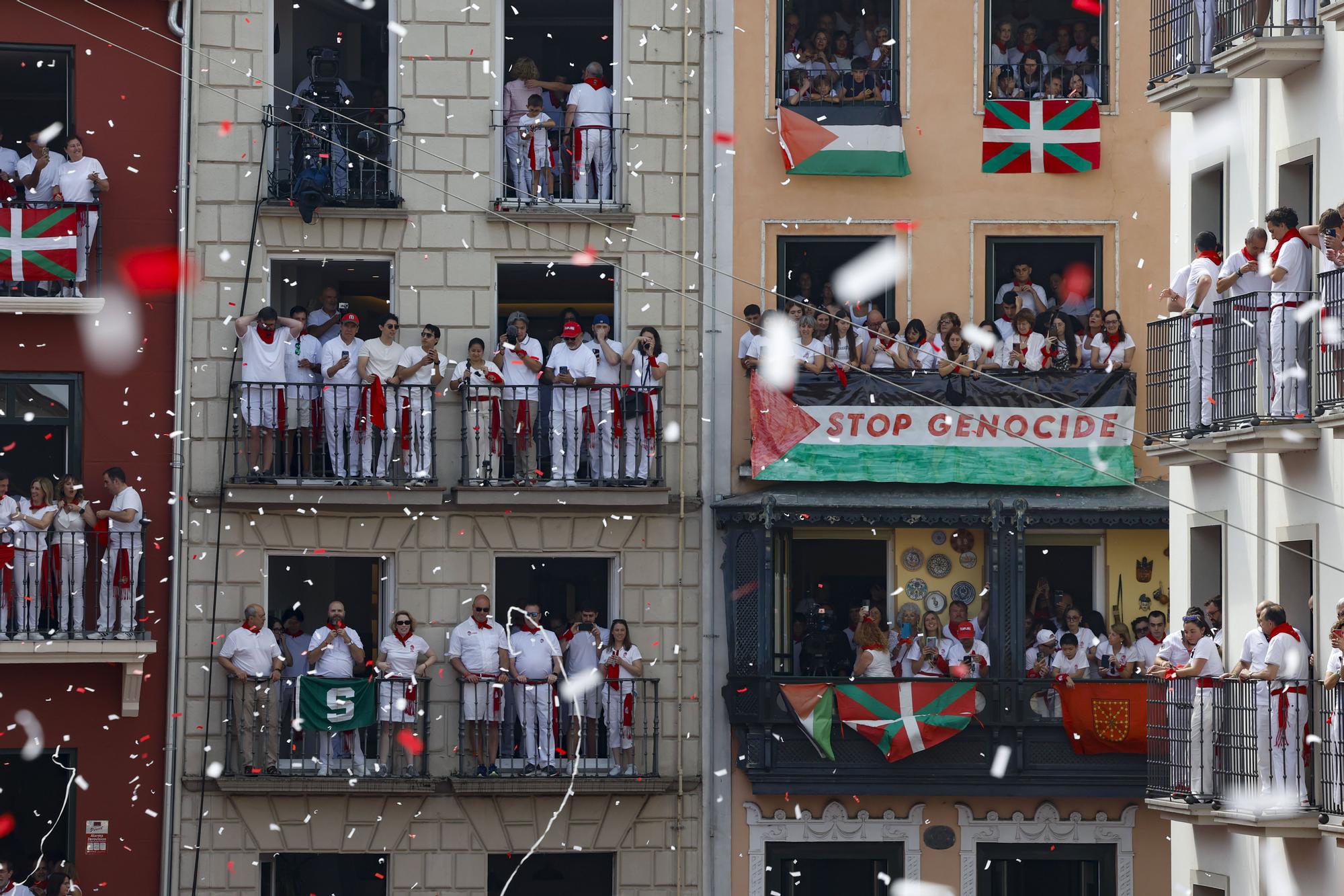 Fotos del  Chupinazo de San Fermín 2025 en Pamplona: ¡La fiesta más internacional se enciende con un grito solidario por Palestina!