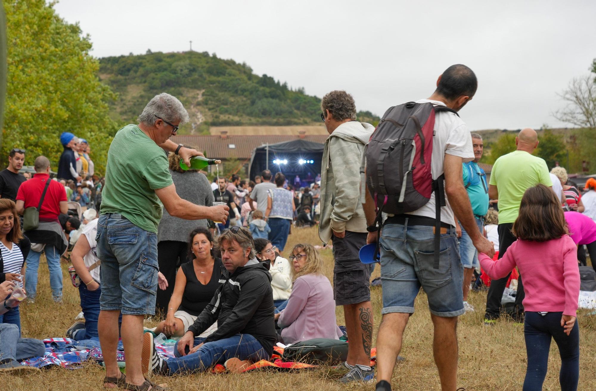En imágenes: Las campas de Olarizu se llenan de fiesta
