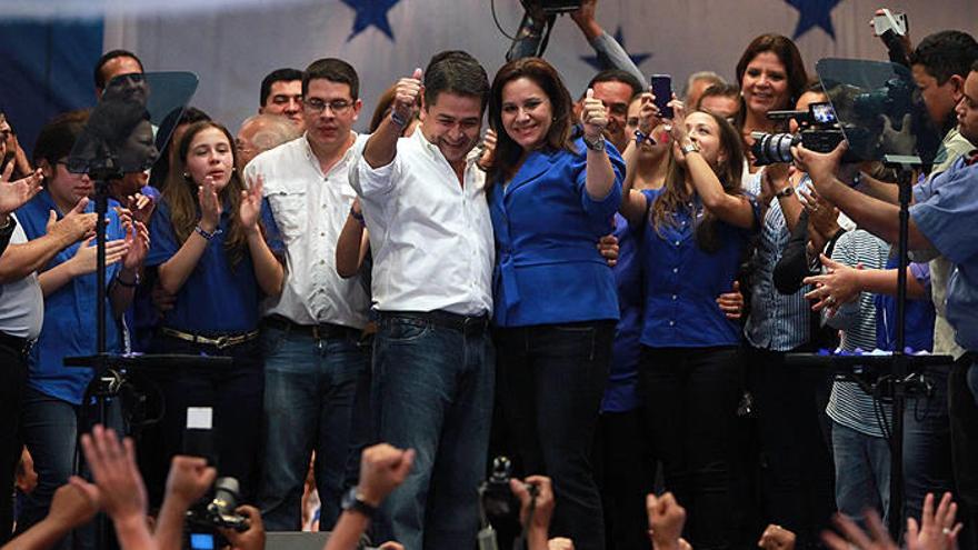 Xiomara Castro y Juan Orlando Hernández se autoproclaman ganadores de los comicios en Honduras