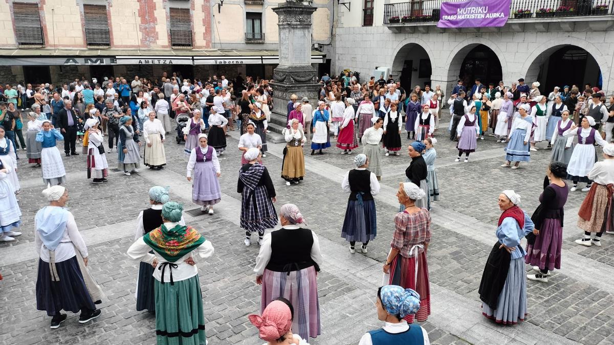 Erromeria Egunak musika eta dantzaz jantziko ditu Mutrikuko kaleak. / Gure Ametsa Erromeria Egunak musika eta dantzaz jantziko ditu Mutrikuko kaleak. / Gure Ametsa
