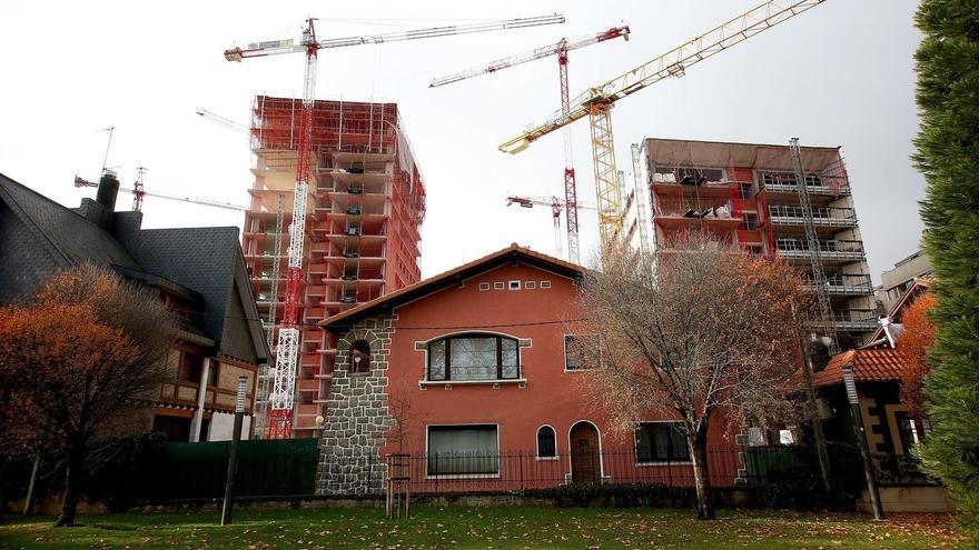 Pamplona: investigación en tres áreas sobre el trato de favor a los chalets de Media Luna