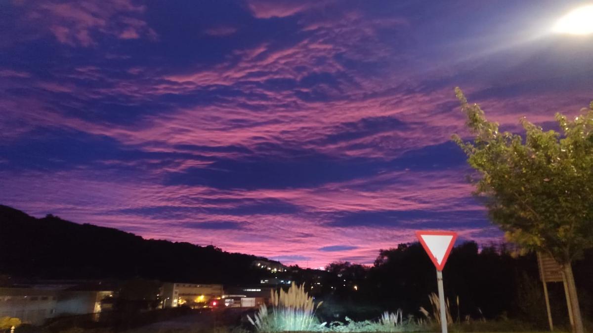 El cielo de Bizkaia durante el espectacular candilazo de esta mañana.