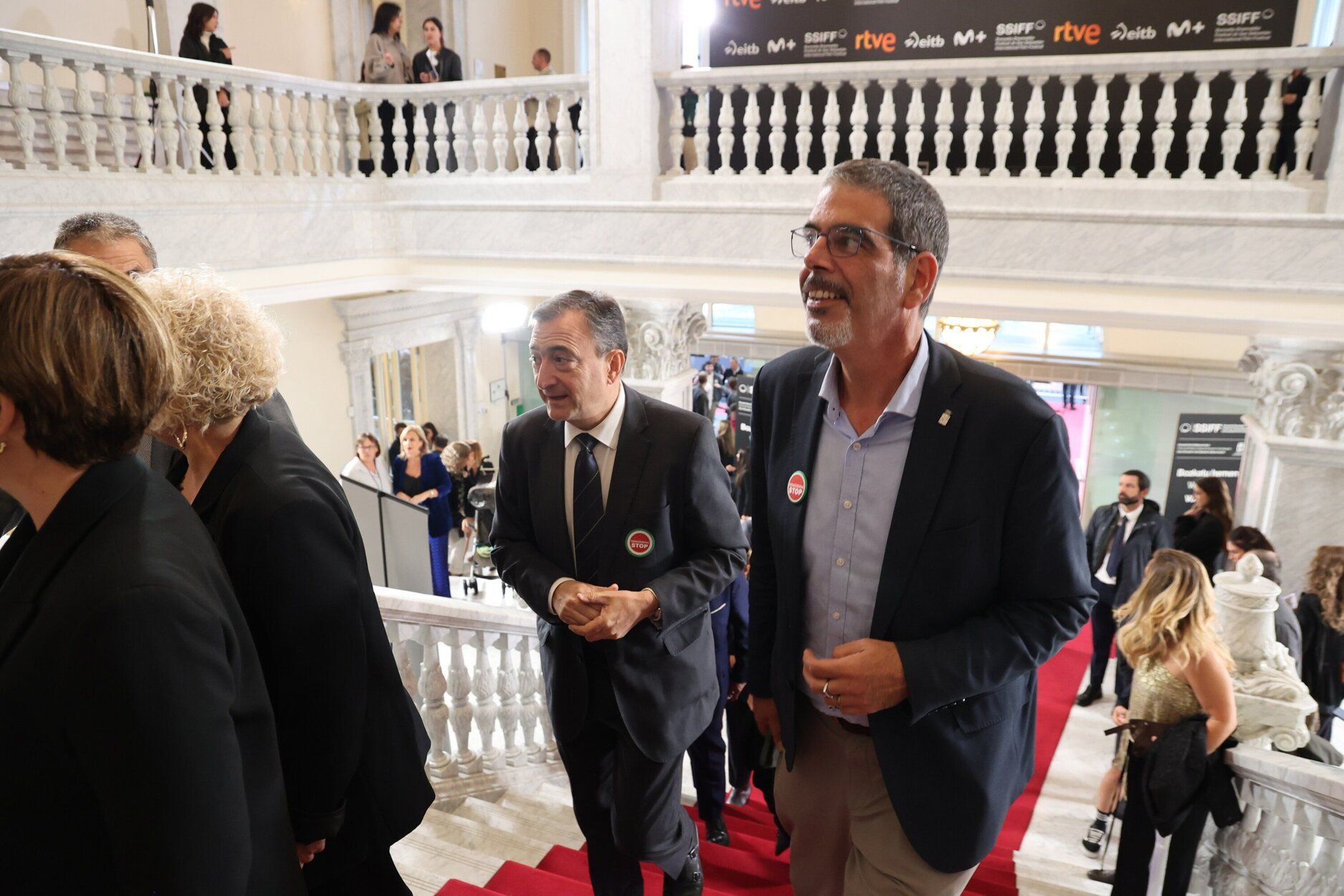 Asier Altuna y Telmo Esnal reciben el premio Zinemira