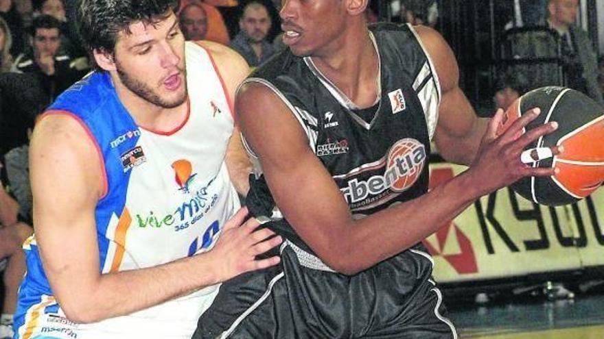 Quincy Lewis se postula como recambio para Chris Warren