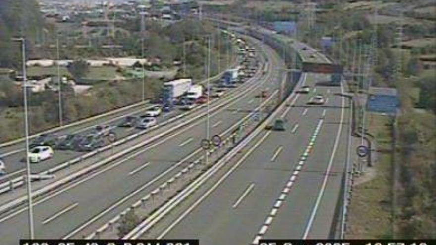 Retenciones kilométricas en la A-8 dirección Cantabria