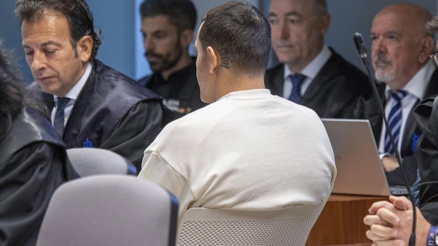 Una menor reconoce que limpió la sangre del acusado por el asesinato del joven de Oion