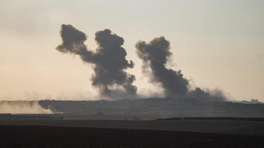 Israel mata a 8 palestinos en el bombardeo de dos viviendas en el centro de Gaza