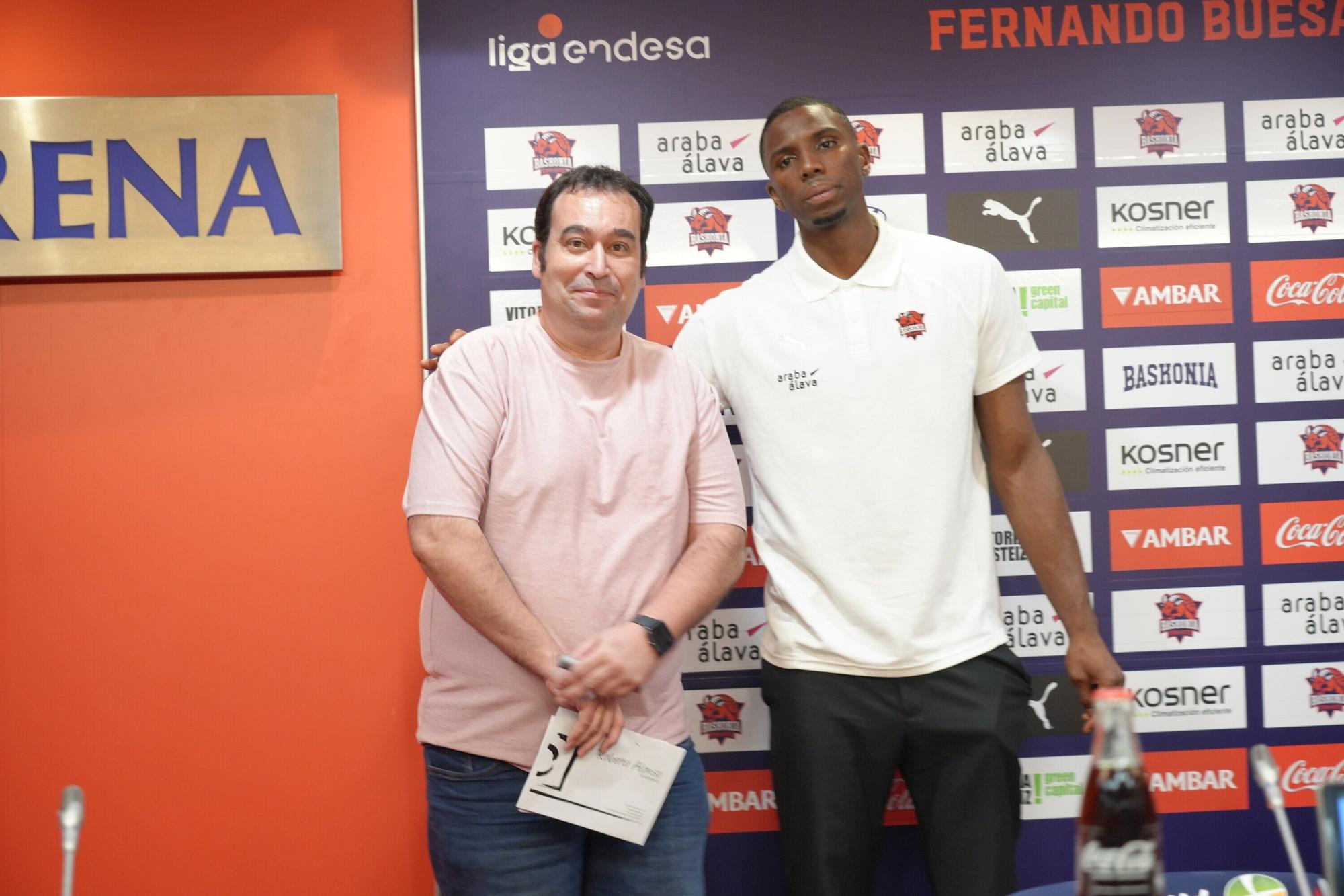 En imágenes: Presentación de Diallo como jugador del Baskonia