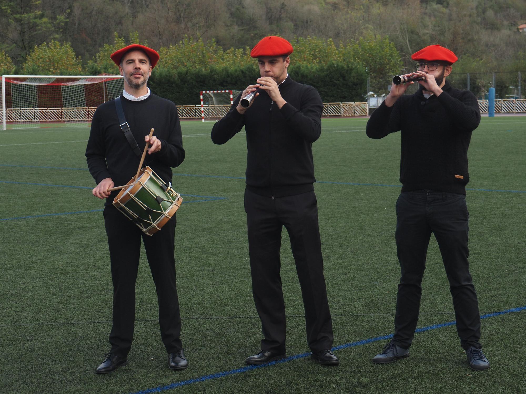 El barro se sumó al espectáculo de ciclocross en Elgoibar