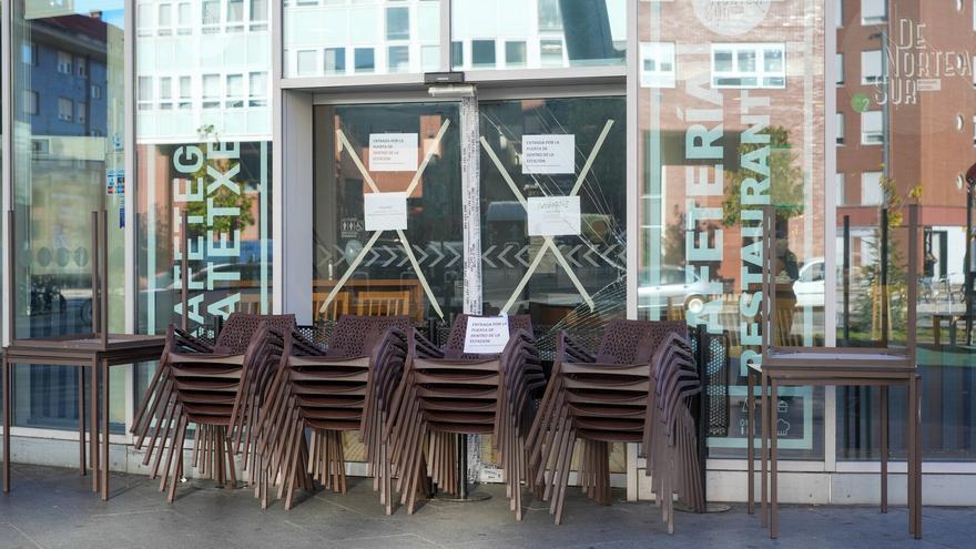 La cafetería de la estación de autobuses de Vitoria ha estado diez años sin licencia de veladores