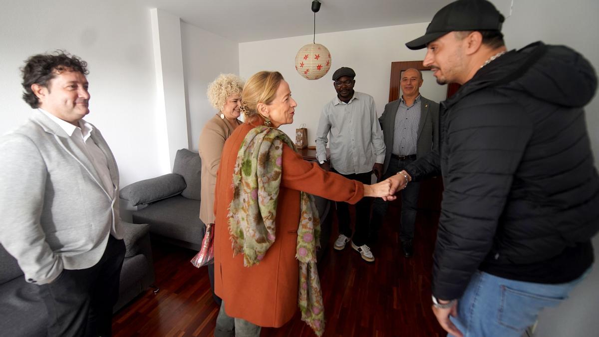 Xabier Txurruka, Eider Mendoza y Maite Peña durante la visita a los recursos del proyecto Zarautz Oinarrian.