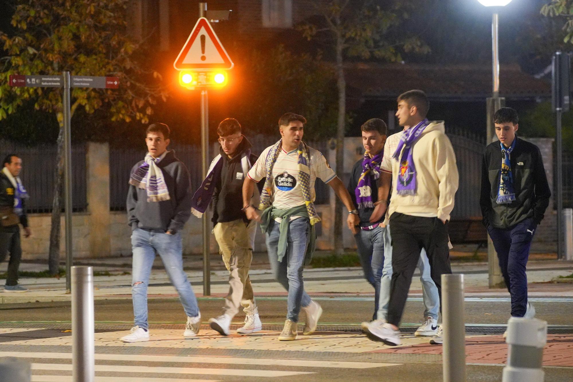 En imágenes: La afición del Alavés arropa al equipo en el duelo contra el Valladolid
