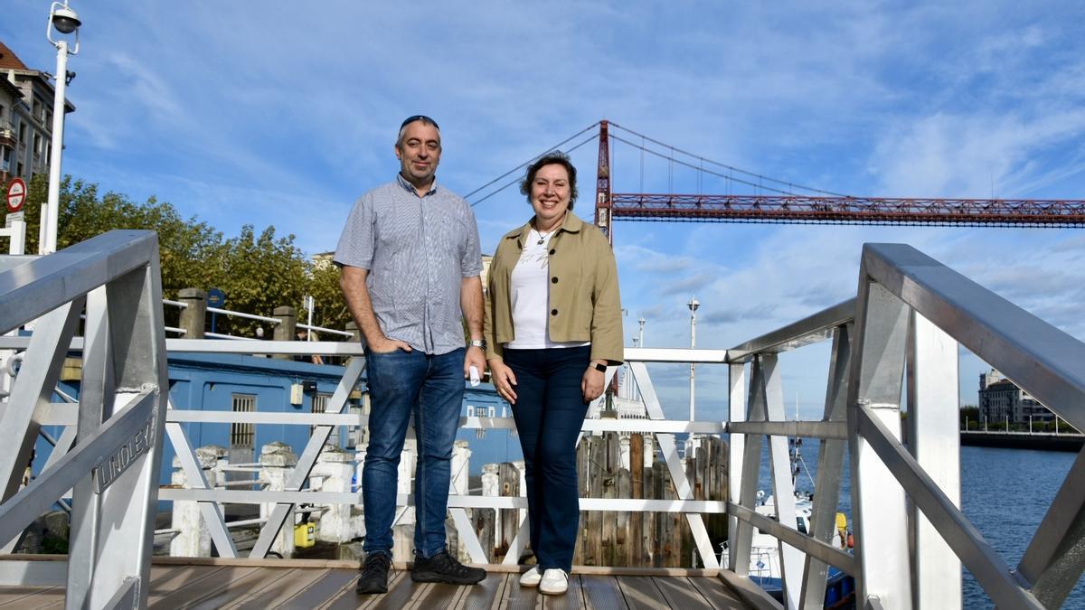 Eneko Arce y María José Blanco, en el nuevo pantalán.