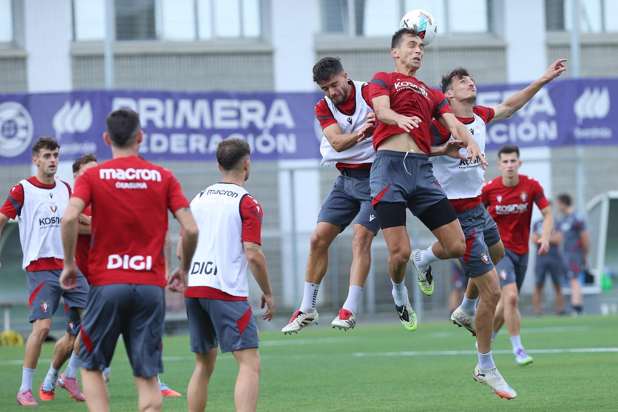 Fotos del entrenamiento de Osasuna antes de viajar a Madrid