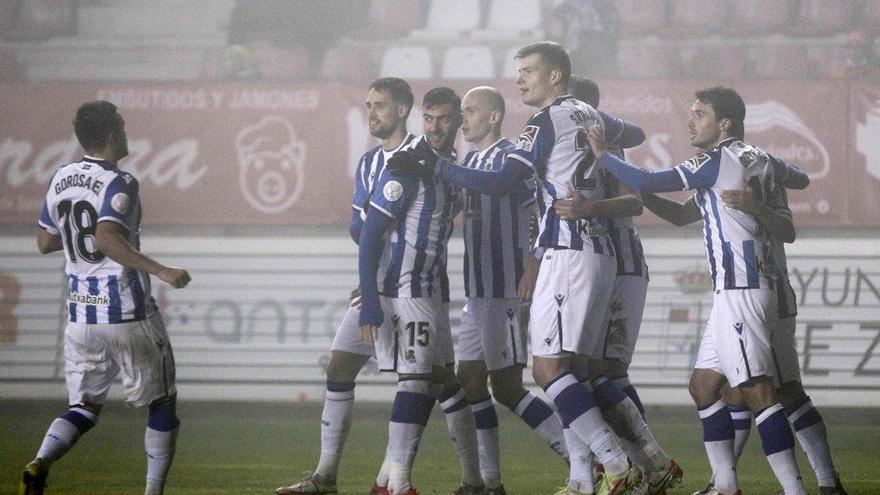 Los jugadores celebrando uno de los goles del partido