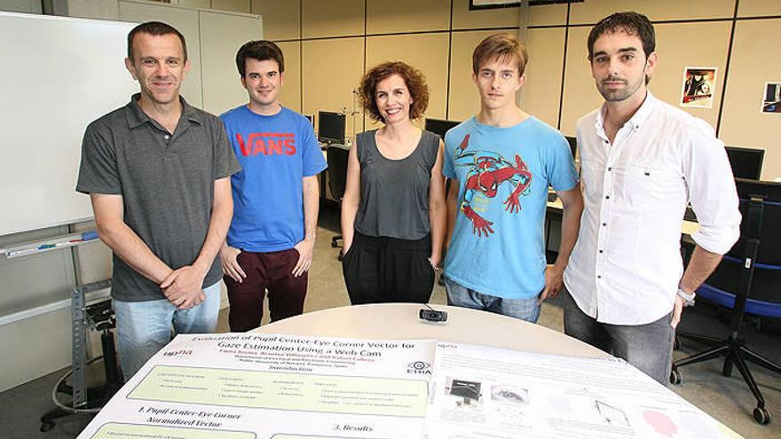 De izda a dcha, Rafael Cabeza, Leonardo de Maeztu, Arantxa Villanueva, Juan José Cerrolaza y Mikel Ariz.