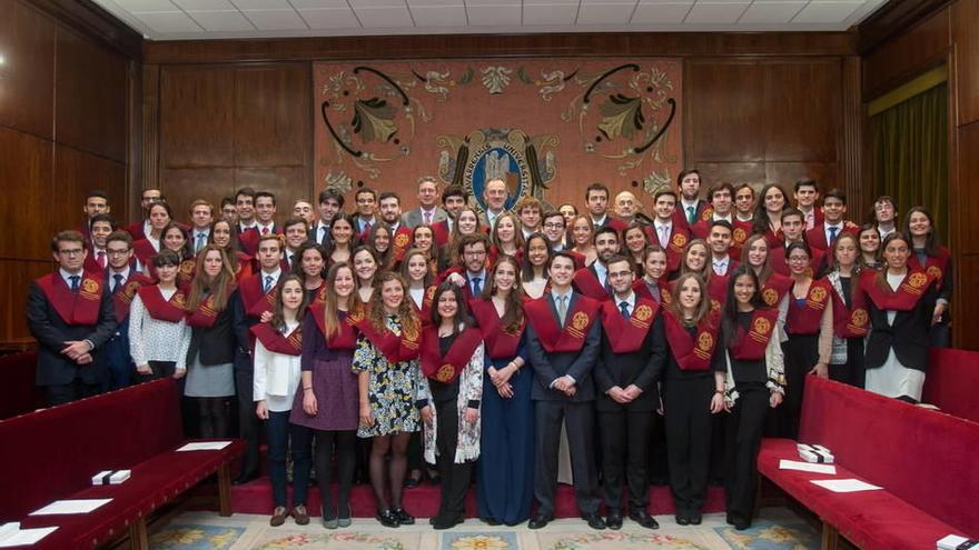 69 participantes del programa Becas Alumni celebran su graduación en la Universidad de Navarra.