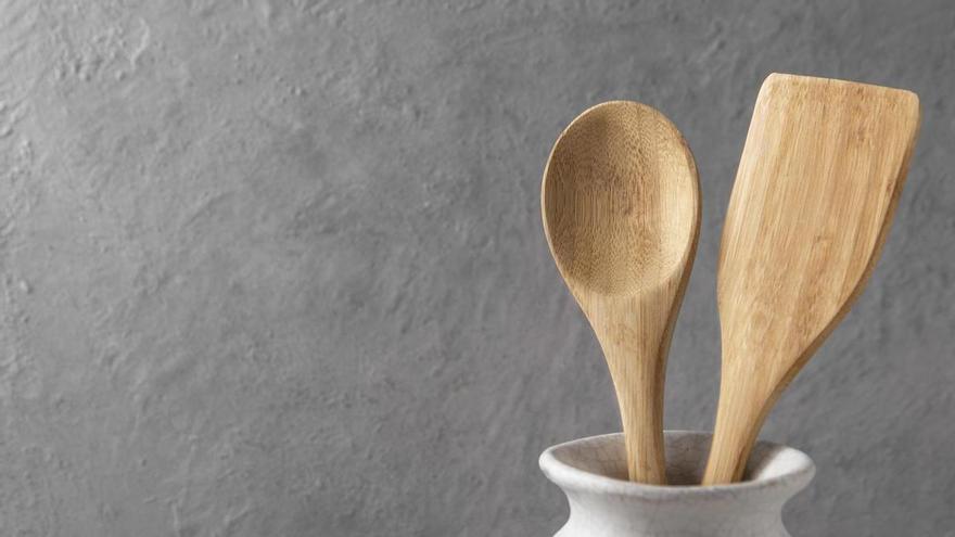 Cómo lavar correctamente los utensilios de madera de cocina sin estropearlos