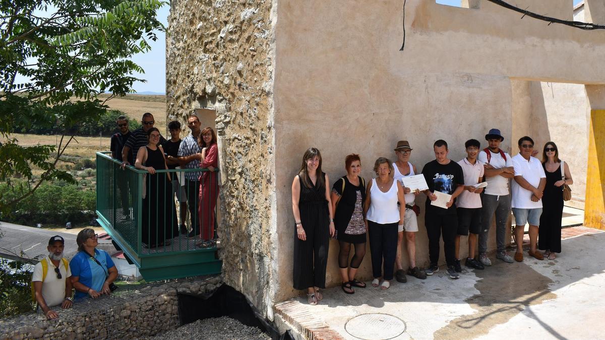 Los impulsores, participantes e implicados, junto a la zona del mirador carcarés