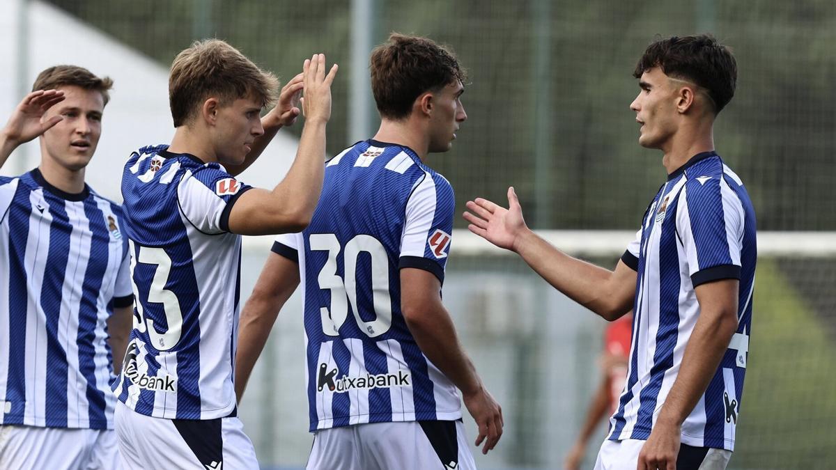 Turrientes,  Rupérez, Goti y Carrera celebran el gol del navarro.