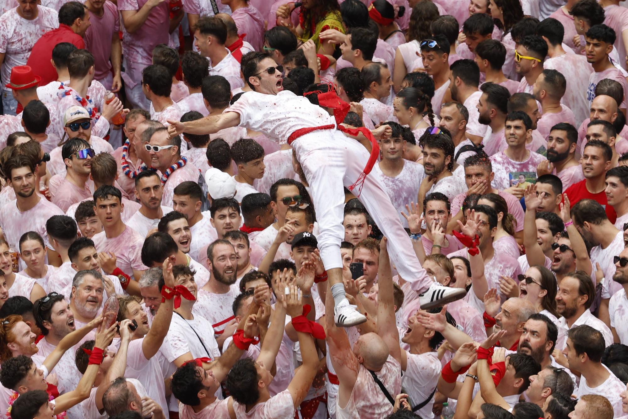Fotos del  Chupinazo de San Fermín 2025 en Pamplona: ¡La fiesta más internacional se enciende con un grito solidario por Palestina!